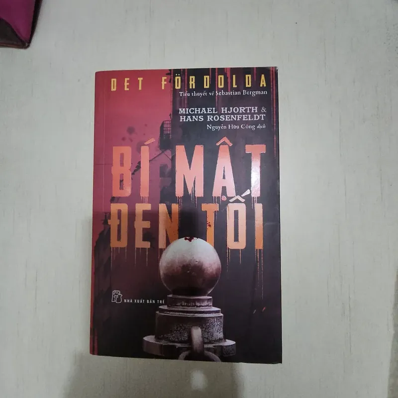 Sách Bí mật đen tối 719199