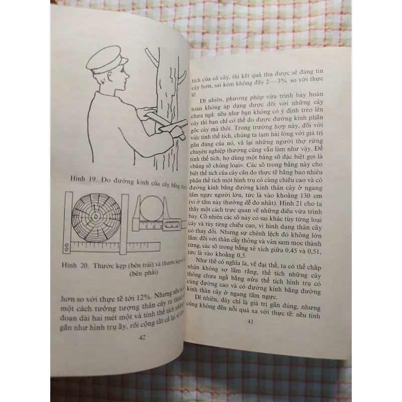 HÌNH HỌC GIẢI TRÍ - Ia. I. Perelman • CÒN CUỐN PHẢI (BỊ CẤN, CONG GIẤY) 763840