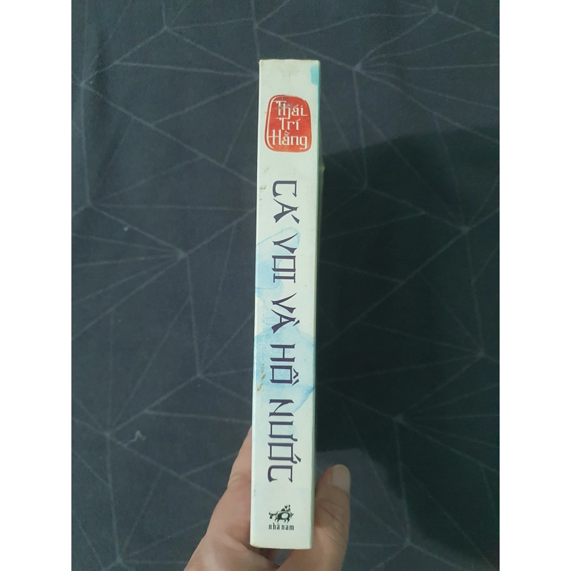 "Cá voi và hồ nước" - Thái Trí Hằng 476055