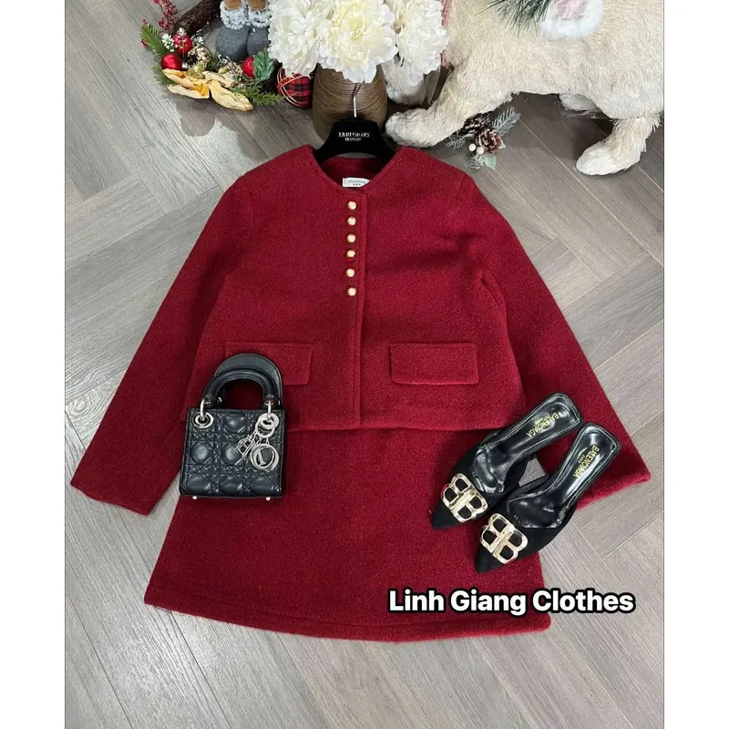 Sét dạ đỏ, có 2 chi tiết áo và chân váy 731016
