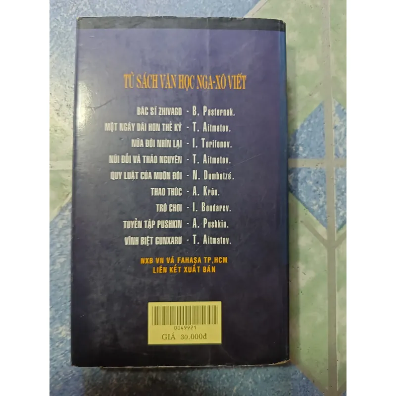 Tủ sách văn học Nga - Xô Viết 993606