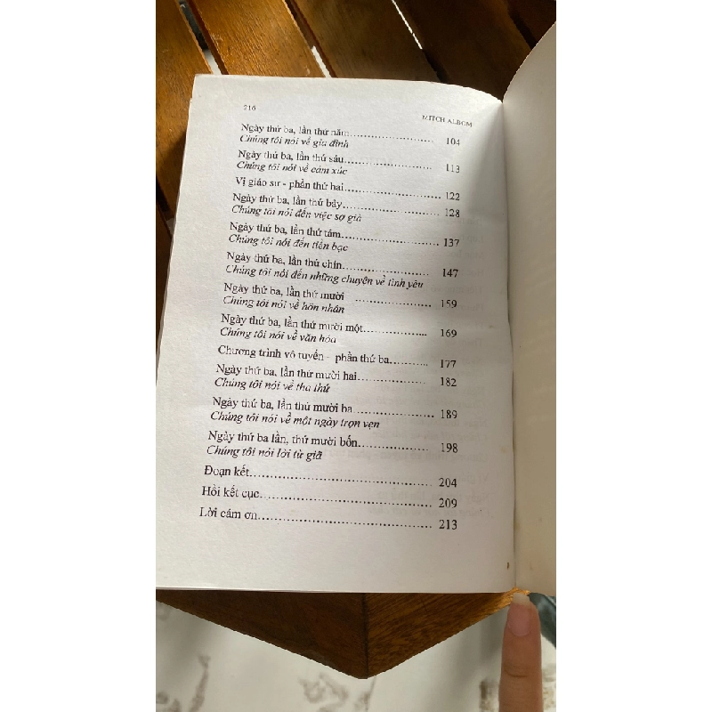 Bài Học Cuối Cùng (Tuesdays with Morrie) - Mitch Albom 530750
