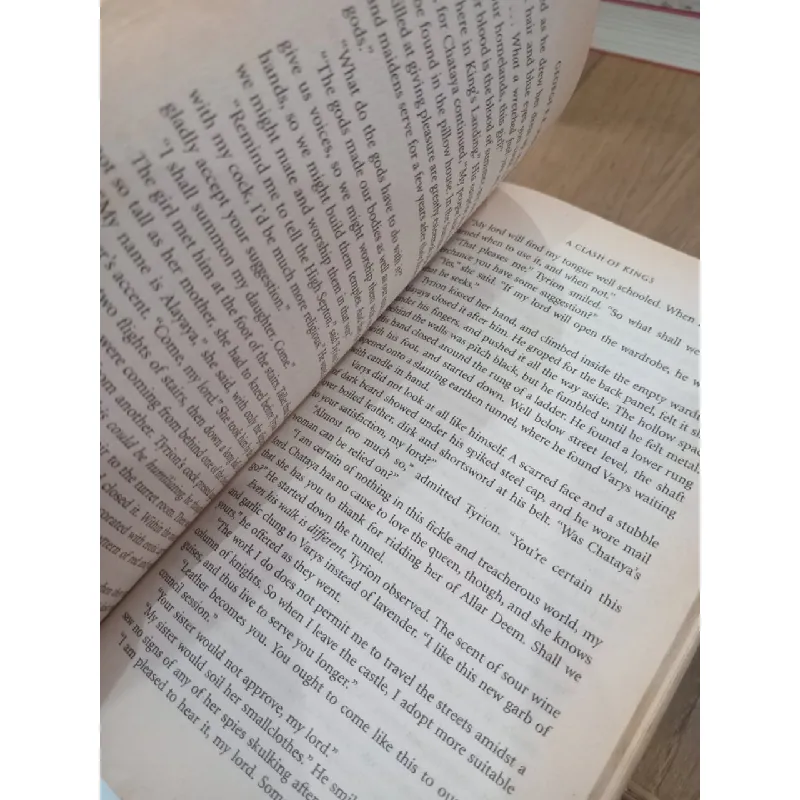 A clash of kings - George R.R. Martin 701543