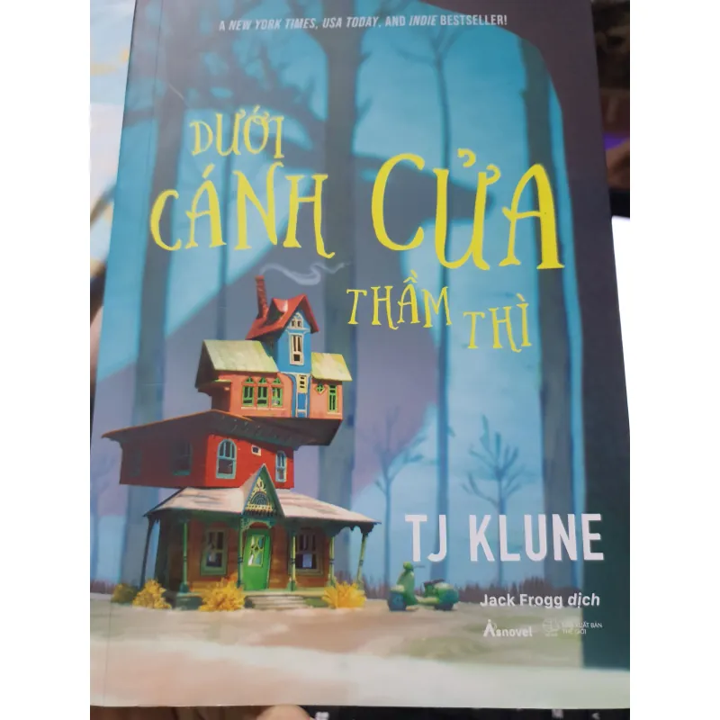 Dưới cánh cửa thầm thì  930728