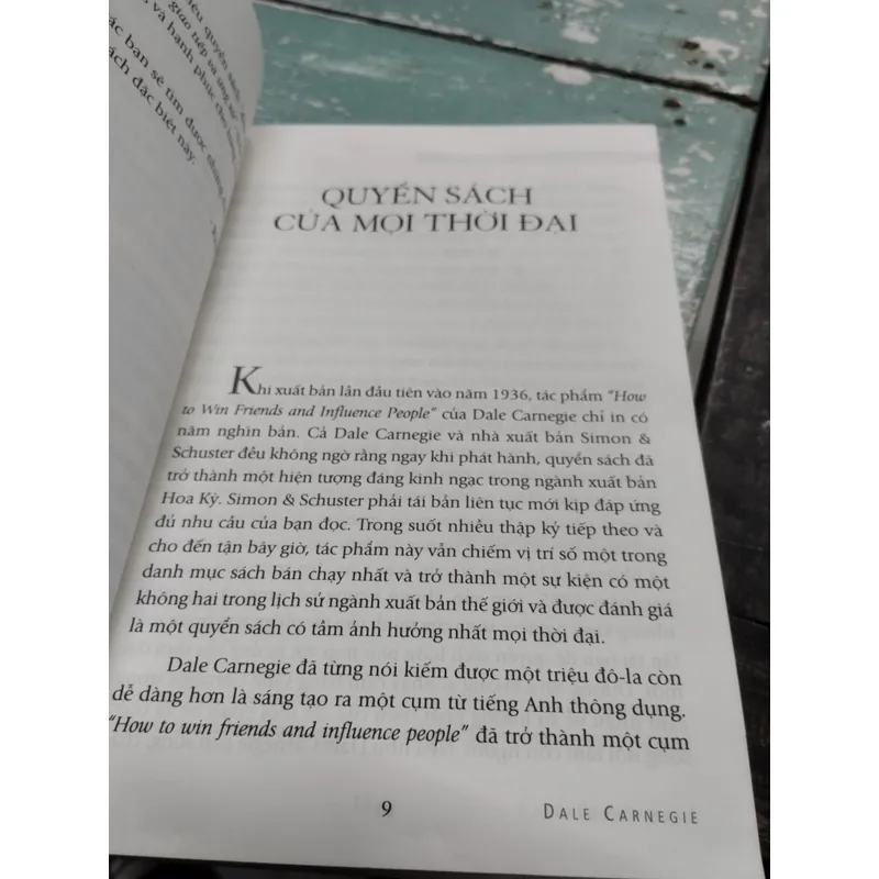 sách "Đắc Nhân Tâm" của tác giả Dale Carnegie. 
 703842