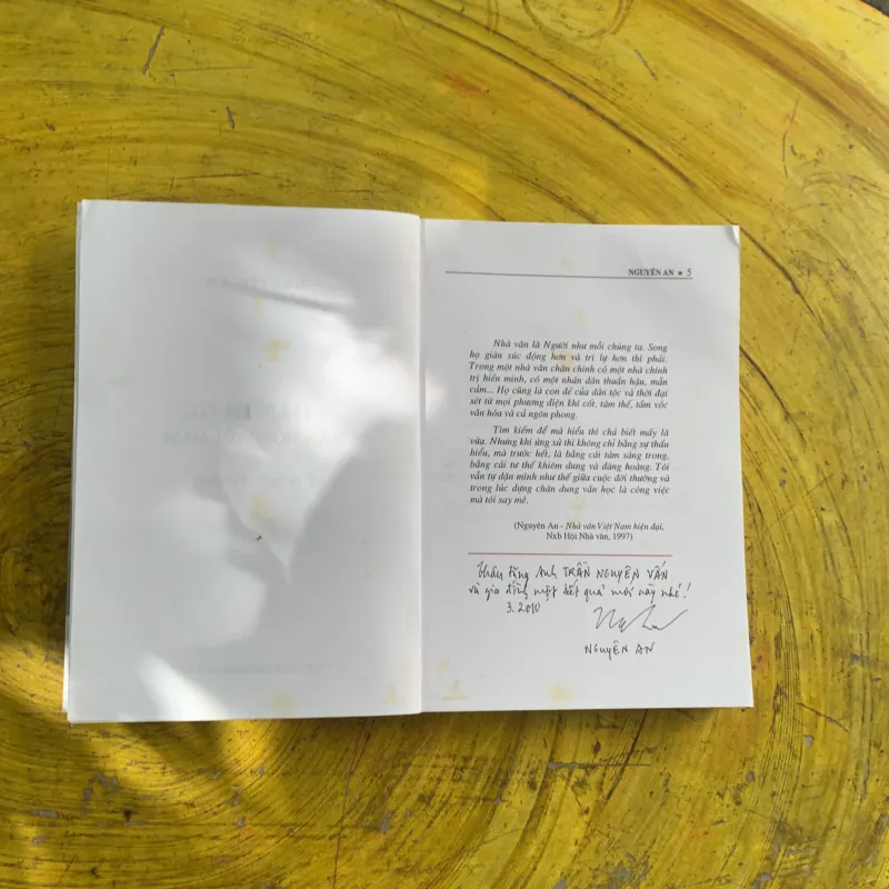 CHÂN DUNG VĂN HỌC VIỆT NAM Tiểu luận- Phê bình - NGUYÊN AN 958026