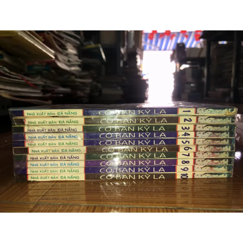 Cô bạn kỳ lạ 779660