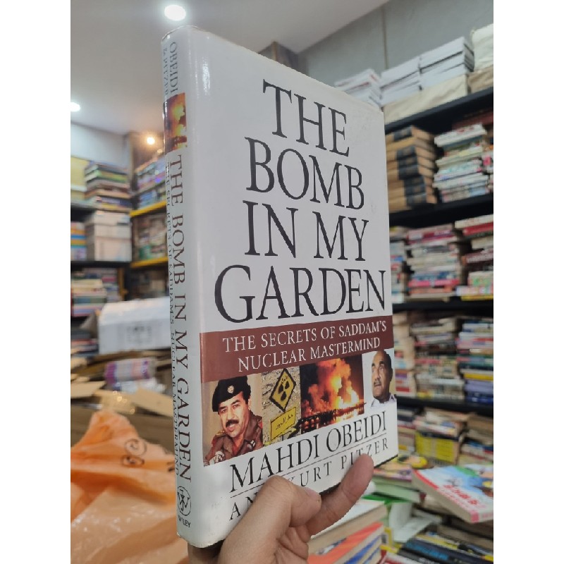 THE BOMB IN MY GARDEN : THE SECRETS OF SADDAM'S NUCLEAR MASTERMIND - Mahdi Obeidi and Kurt Pitzer 144140