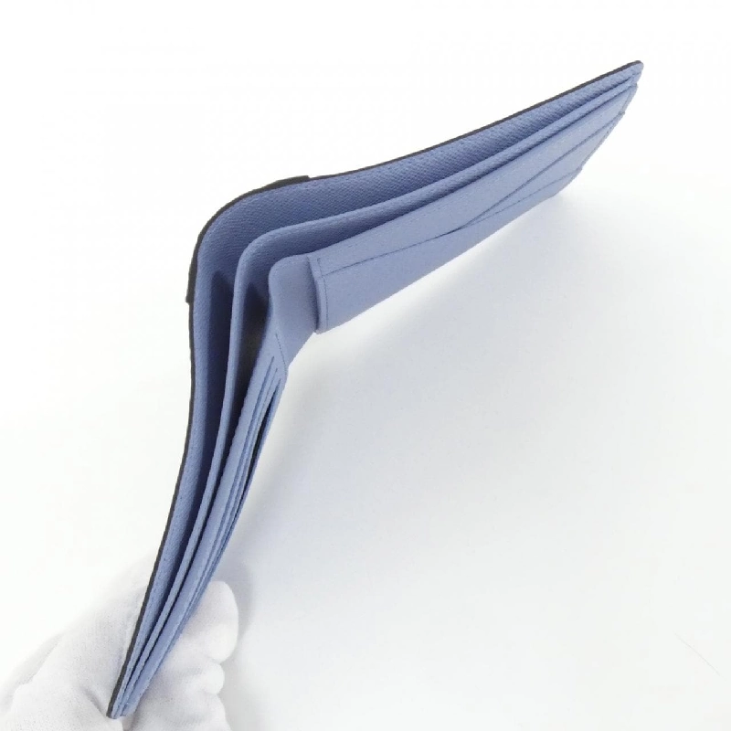 Ví tiền Louis Vuitton Taiga M14111 620867