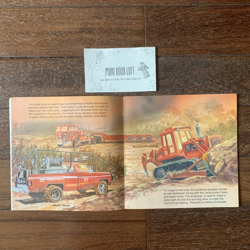 Sách ngoại văn All Aboard Fire Trucks, Used, minh họa cổ điển 498842