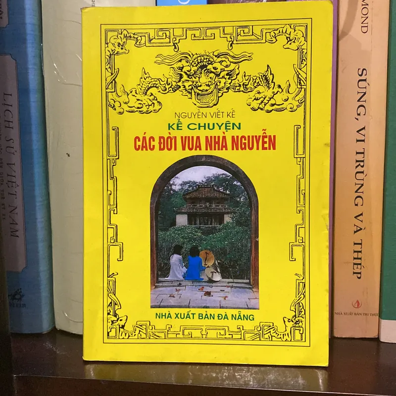 KỂ CHUYỆN CÁC ĐỜI VUA NHÀ NGUYỄN (XB 2007) 707997