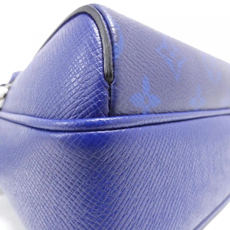 Túi đeo chéo ngoài trời Louis Vuitton Taiga Lama PM M30242 612523