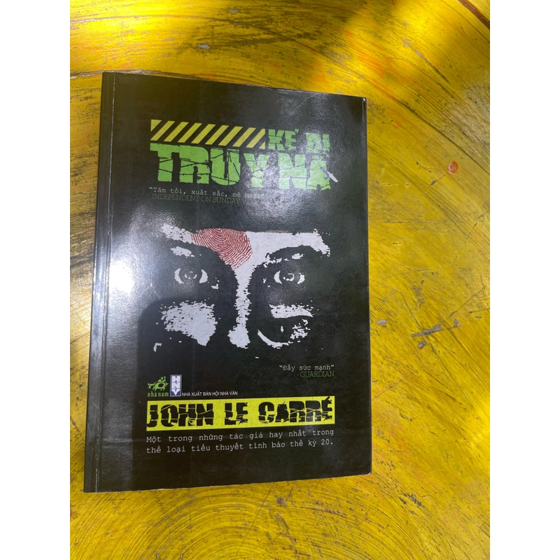 KẺ BỊ TRUY NÃ- John Le Carre 536680