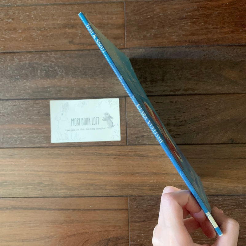 Sách ngoại văn Tom and Small, Used 432287