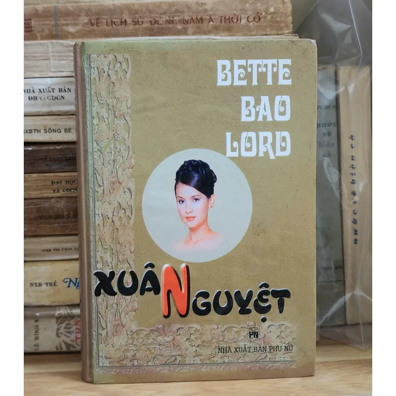 Tiểu thuyết XUÂN NGUYỆT (Spring Moon), tác giả Bette Bao Lord 703877