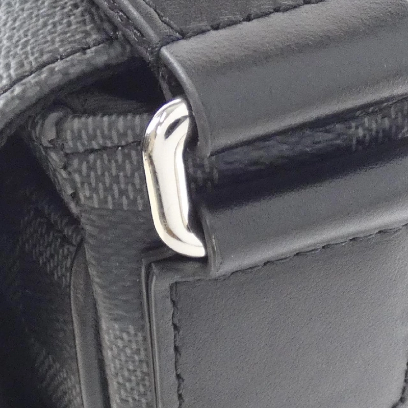 Túi xách vai Louis Vuitton Damier Graphite District PM N42710 608776