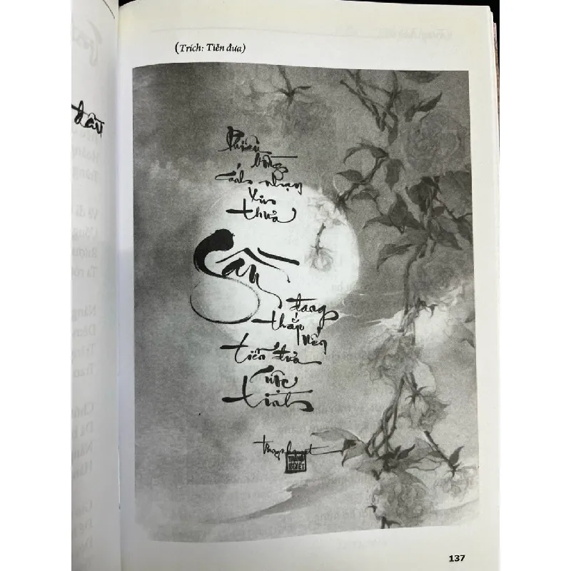 Tuyển tập thơ Níu thu vào mộng - Trăng Khuyết 689420