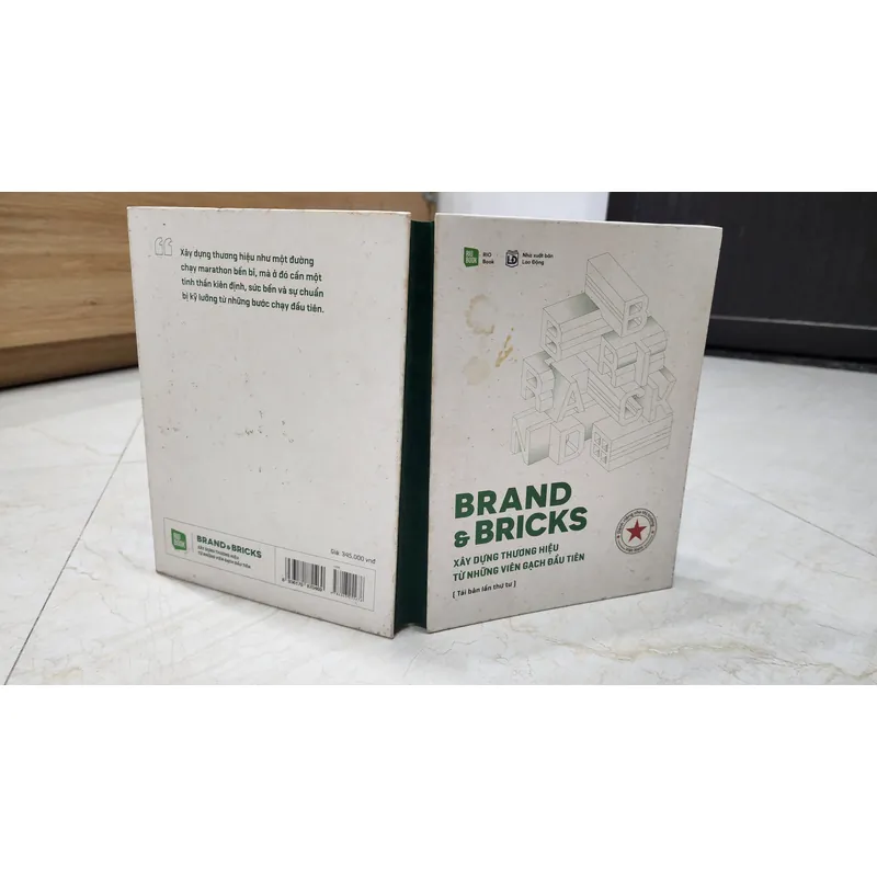Brand & Bricks Xây dựng thương hiệu từ những viên gạch đầu tiên Riobook 736252