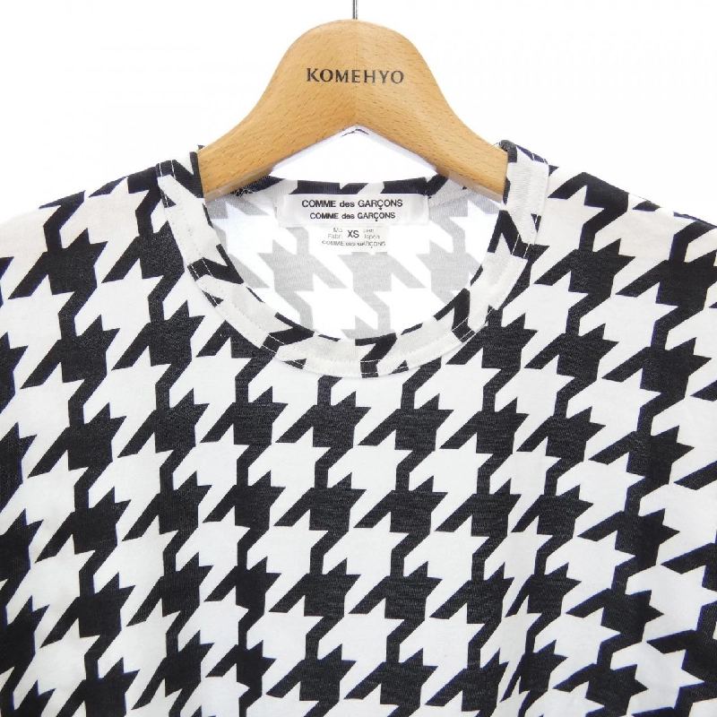 【Mã giảm giá】COMME des GARCONS T-shirt 639348