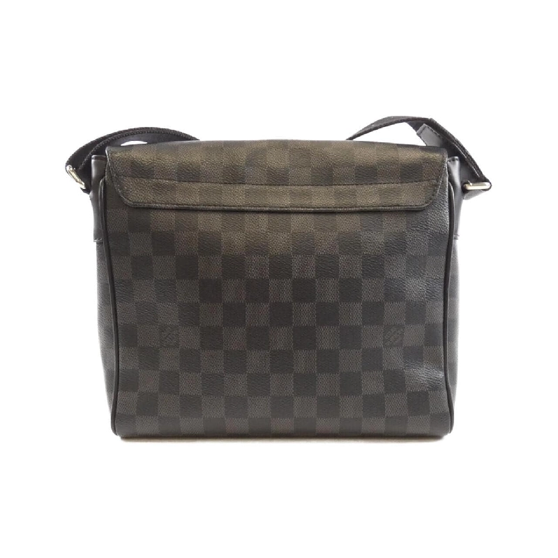 Túi đeo vai Louis Vuitton Damier Graphite District PM N41028 613080
