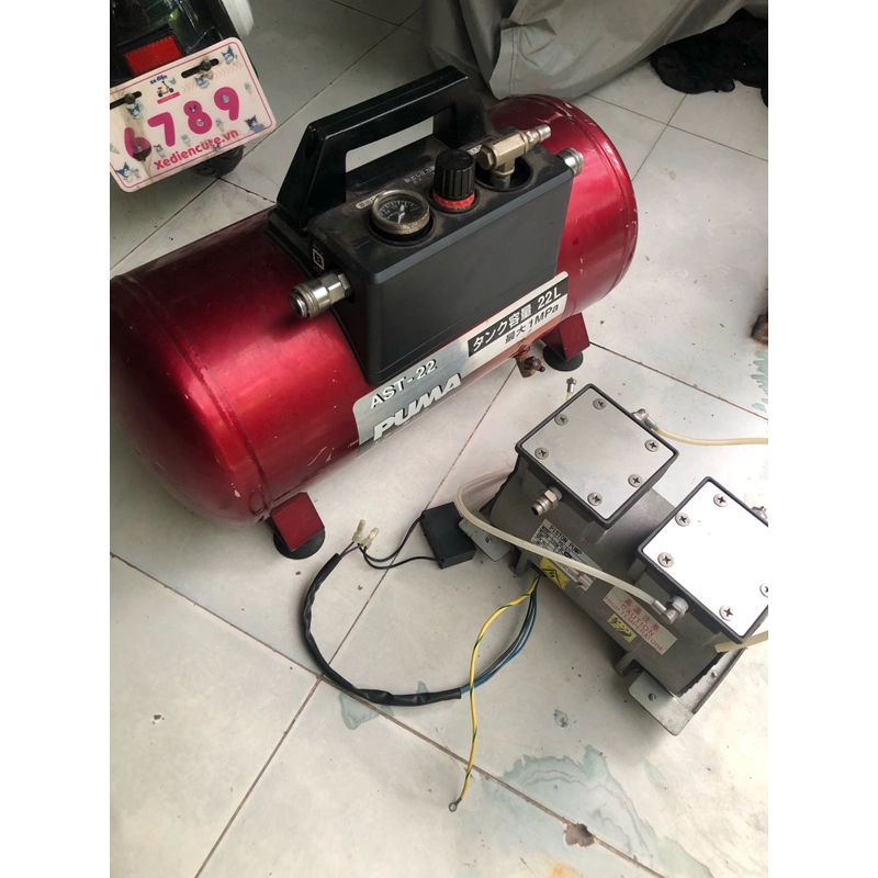 Bình khí nén PUMA AST-22 dung tích 22L, màu đỏ. Kèm đầu bơm hút 517345