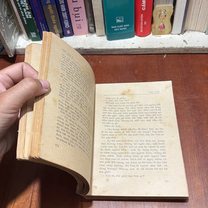 [Sách 7x] - II Tiểu thuyết: Đất Mặn (Quyển 2) - Chu Văn - 1977 797563