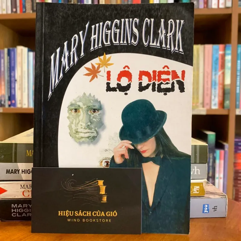 Lộ diện - Mary Higgins Clark 589074