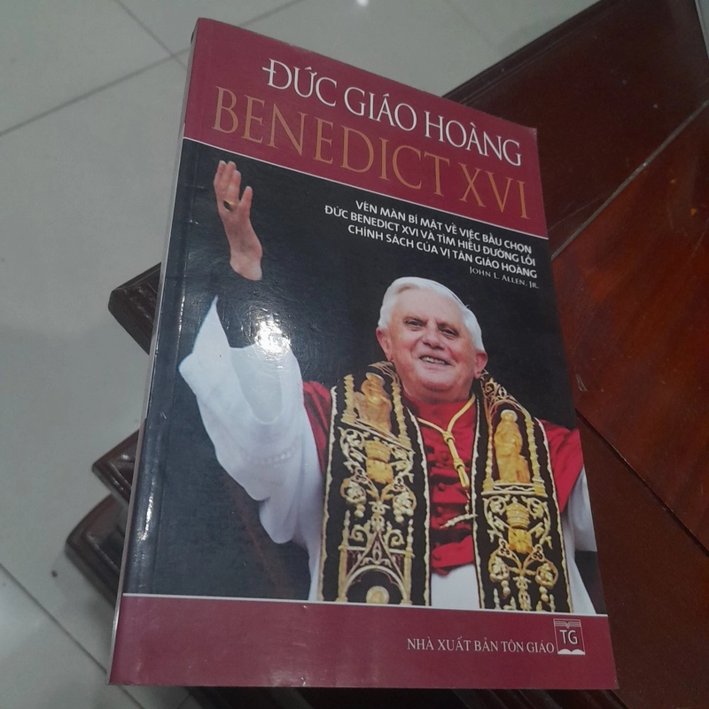 John L. Allen, JR. - ĐỨC GIÁO HOÀNG BENEDICT XVI 330351