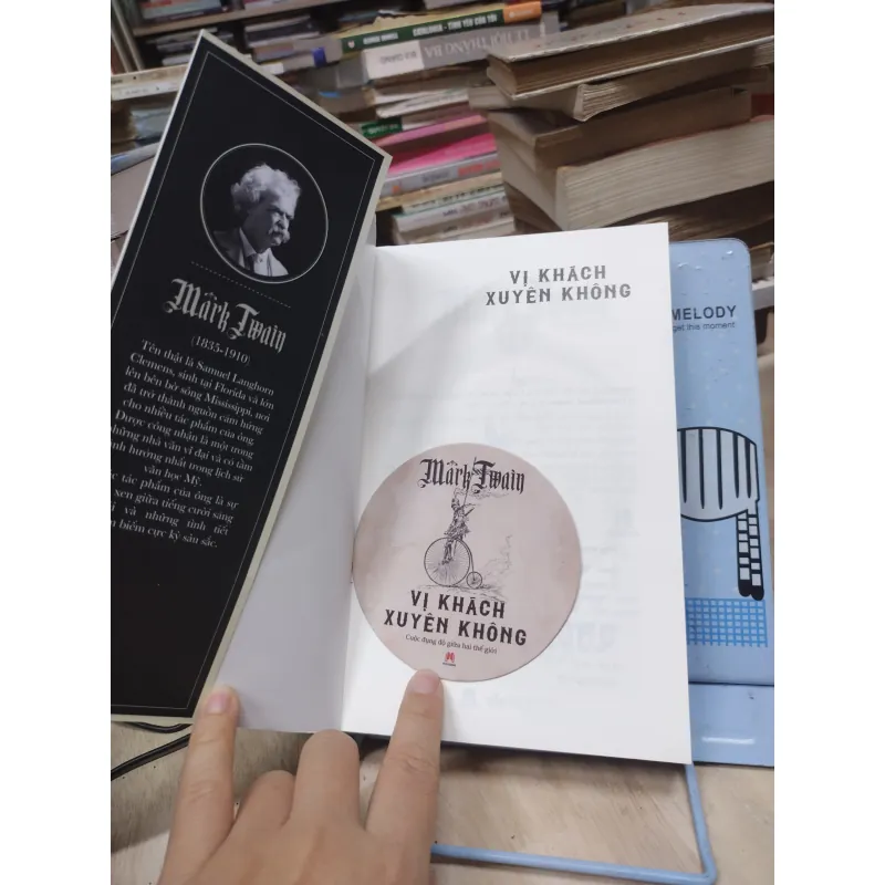 Sách: Vị khách xuyên không - TG: Mark Twain (B2) 934166