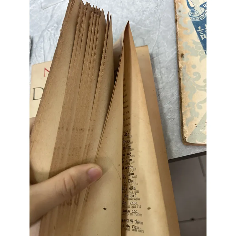 DESCARTES NHÌN TỪ PHƯƠNG ĐÔNG 704039