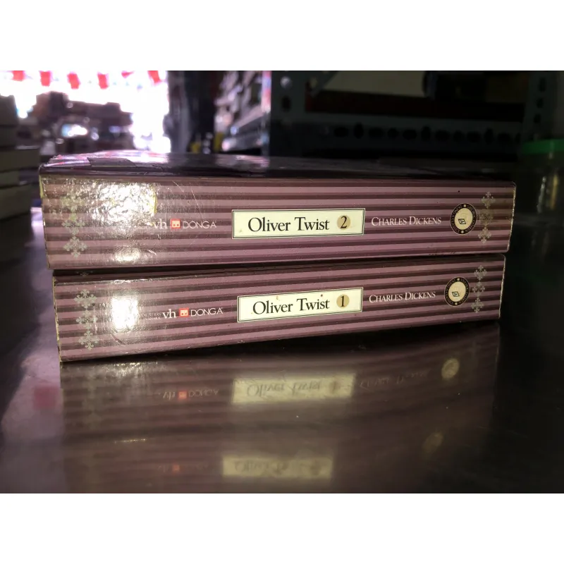 Oliver Twist - Charles Dickens 1023800