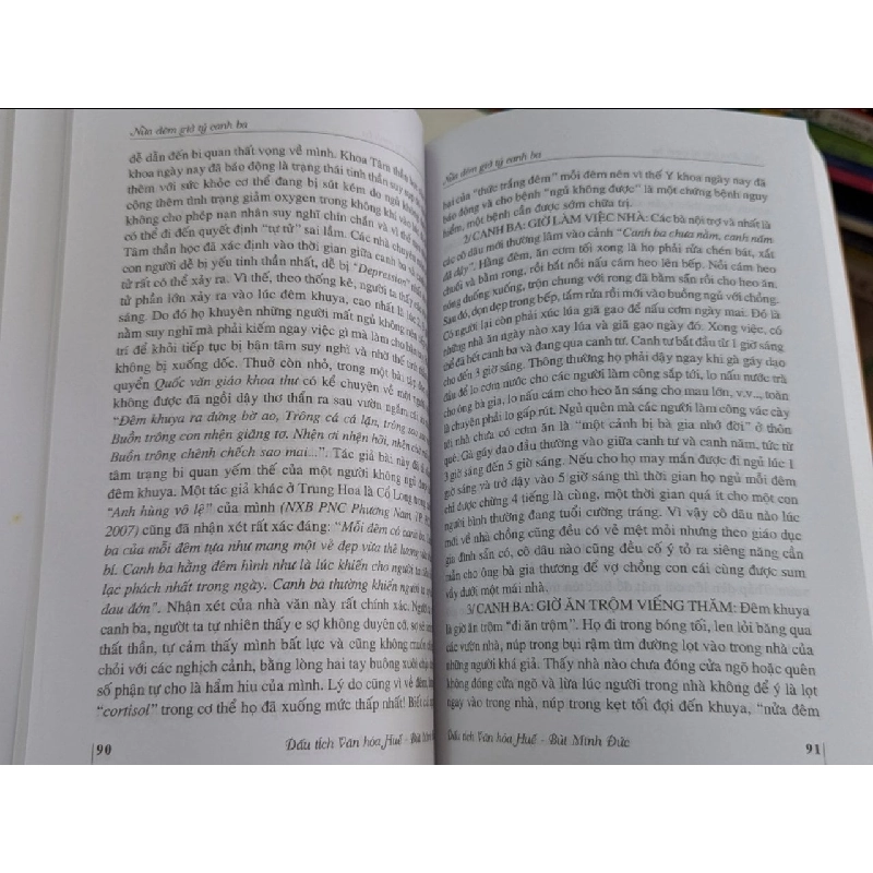 Dấu tích văn hóa Huế - Bùi Minh Đức 387216