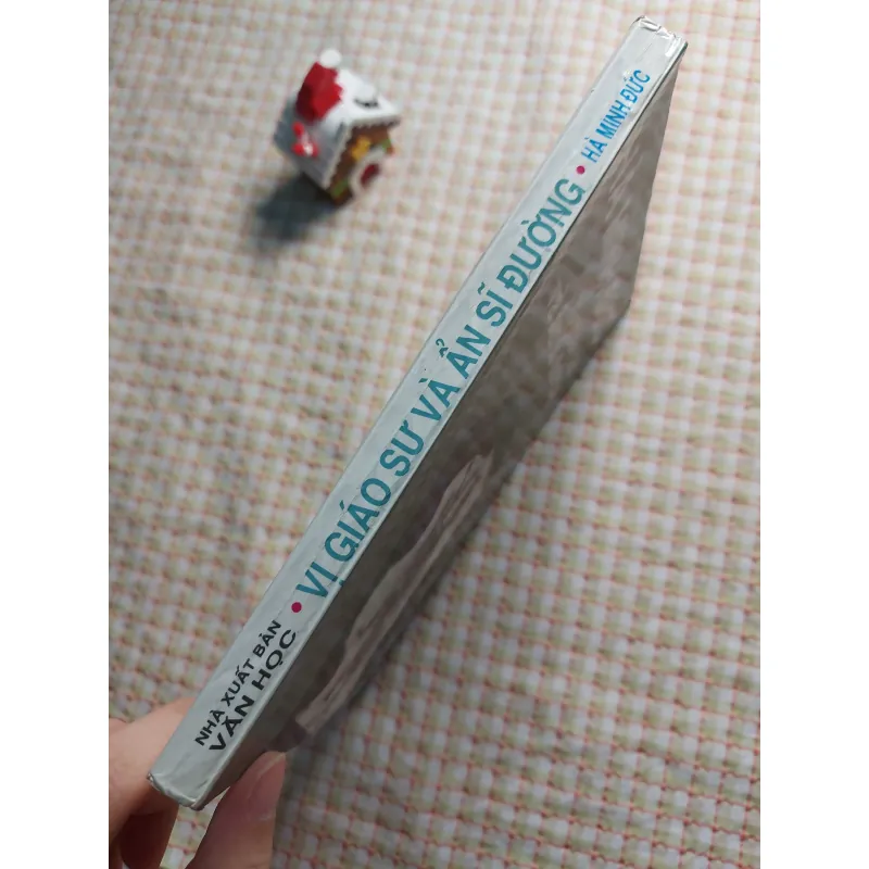 VỊ GIÁO SƯ VÀ ẨN SĨ ĐƯỜNG • Bút ký của Giáo sư Hà Minh Đức • Bản in năm 1996 763829