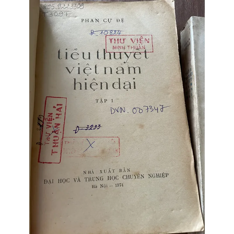 tiểu thuyết Việt Nam hiện đại - Phan Cự Đệ, 1974;1975- 452548