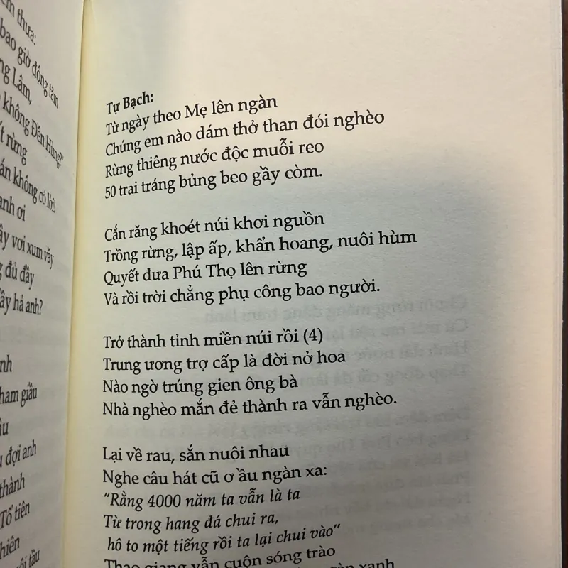 [THƠ] Khoảng lặng giữa trang văn - Nguyễn Trọng Tân 1035179