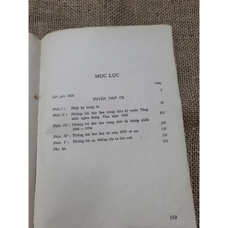 Thơ ca Hồ Chủ tịch _;1974, sách khổ lớn _ Nhật ký trong tù và những bài thơ khác  327805