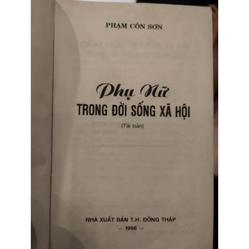 sách "Phụ Nữ Trong Đời Sống Xã Hội" của tác giả Phạm Côn Sơn. 
 1025397