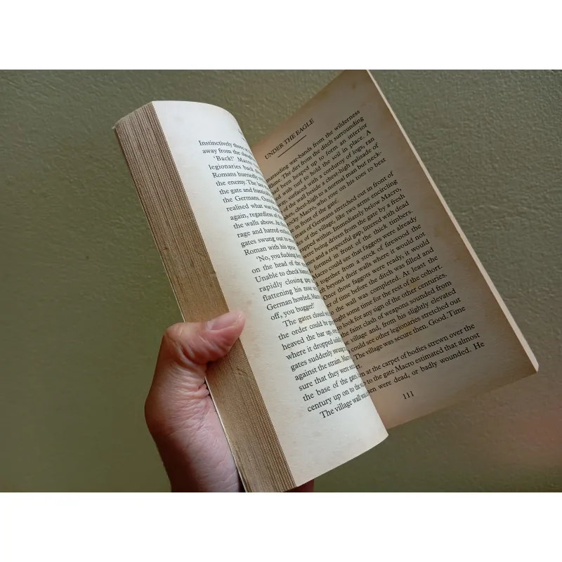 Under the eagle sách ngoại văn tiếng Anh english book  789438