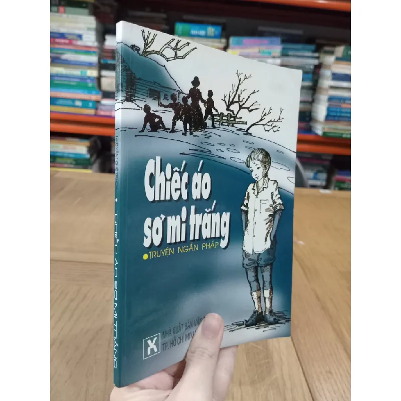 Chiếc áo sơ mi trắng 674412