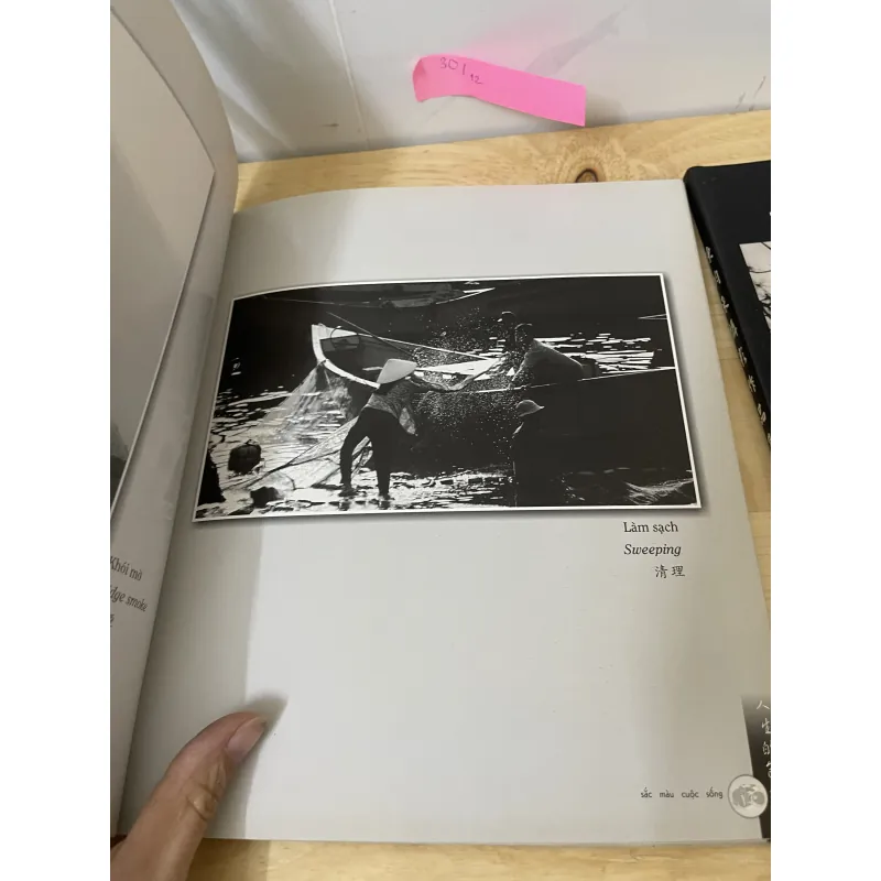 Sách ảnh trắng đen (Trần Quan Lai  751138