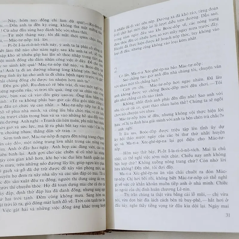 Truyện ký in màu CHUYỆN THƯỜNG NGÀY Ở HUYỆN - tác giả: Valentin Ovechkin 703928