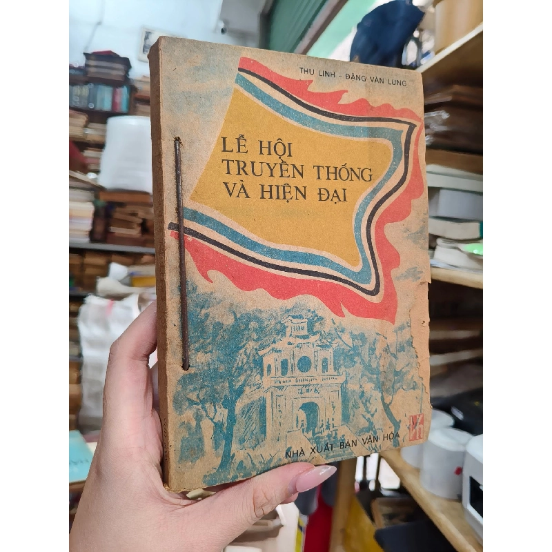 Lễ hội truyền thống và hiện đại - Thu Linh, Đặng Văn Lung 572834