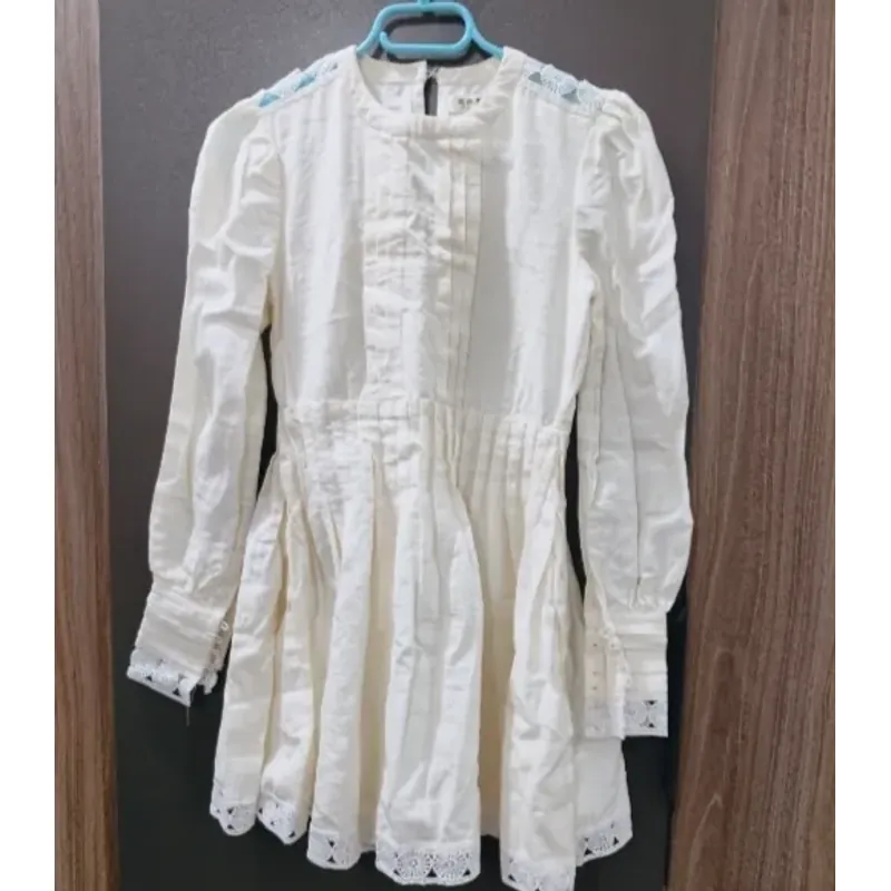 Váy trắng tay dài  755461