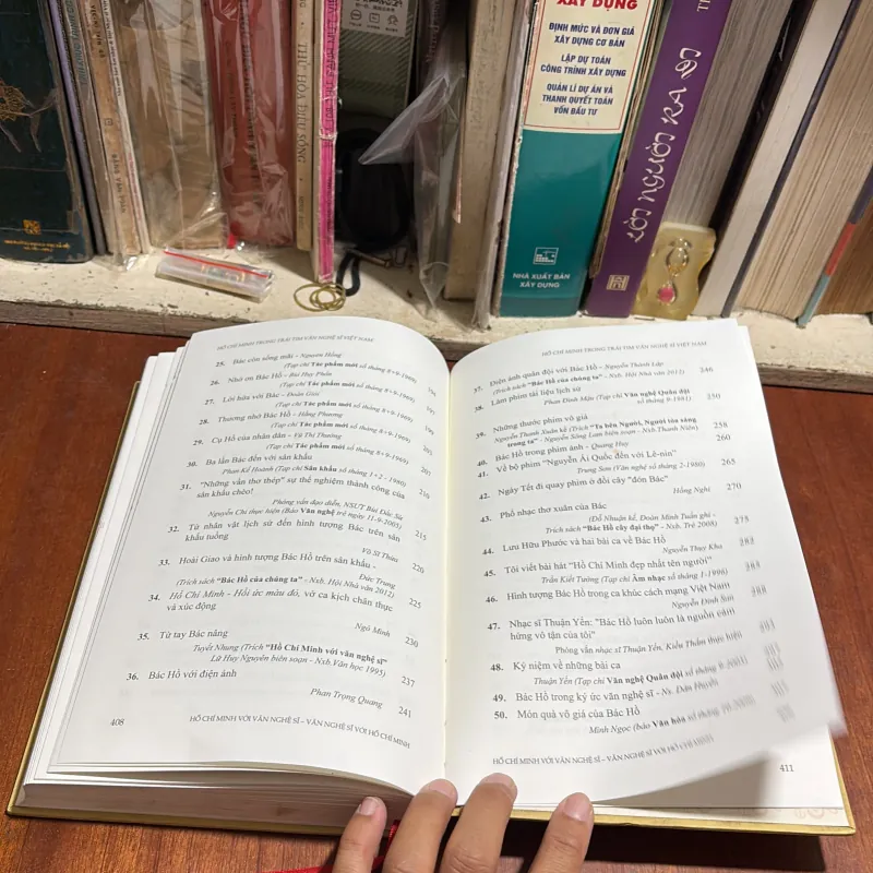 II Hồ Chí Minh Với Văn Nghệ Sĩ (Tập 4) - 2012 1009174