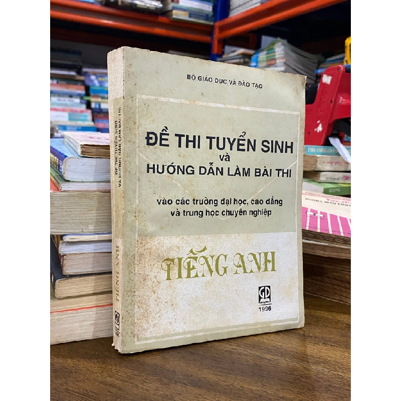 Đề thi tuyển sinh và hướng dẫn làm bài thi vào các trường đại học, cao đẳng và trung học chuyên nghiệp môn Tiếng Anh 502866