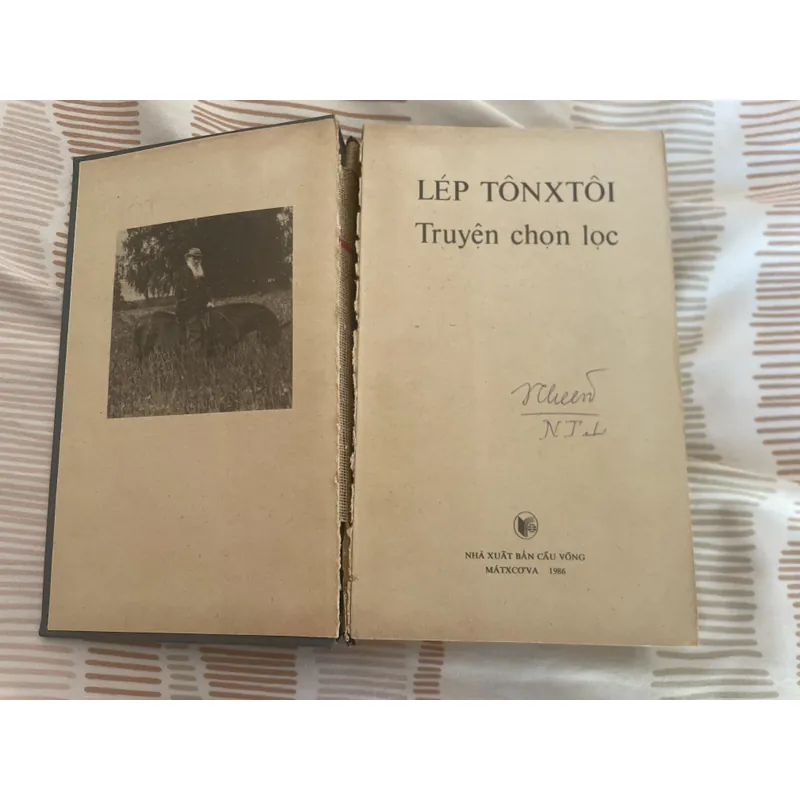 NXB Cầu Vồng bản in năm 1986 bìa da - Lép Tônxtôi - Truyện chọn lọc 702657
