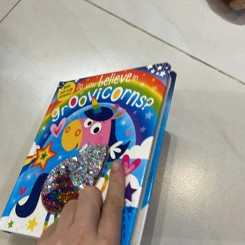 NGOẠI VĂN tiếng anh trẻ em: Do you believe in Groovicorns ? With two-way sequins 1027552