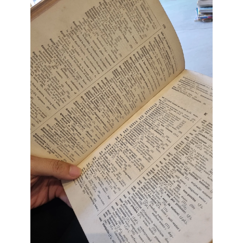 DICTIONARY OF TECHNICAL TERMS AND PHRASES : FRENCH-ENGLISH & ENGLISH-FRENCH 222144