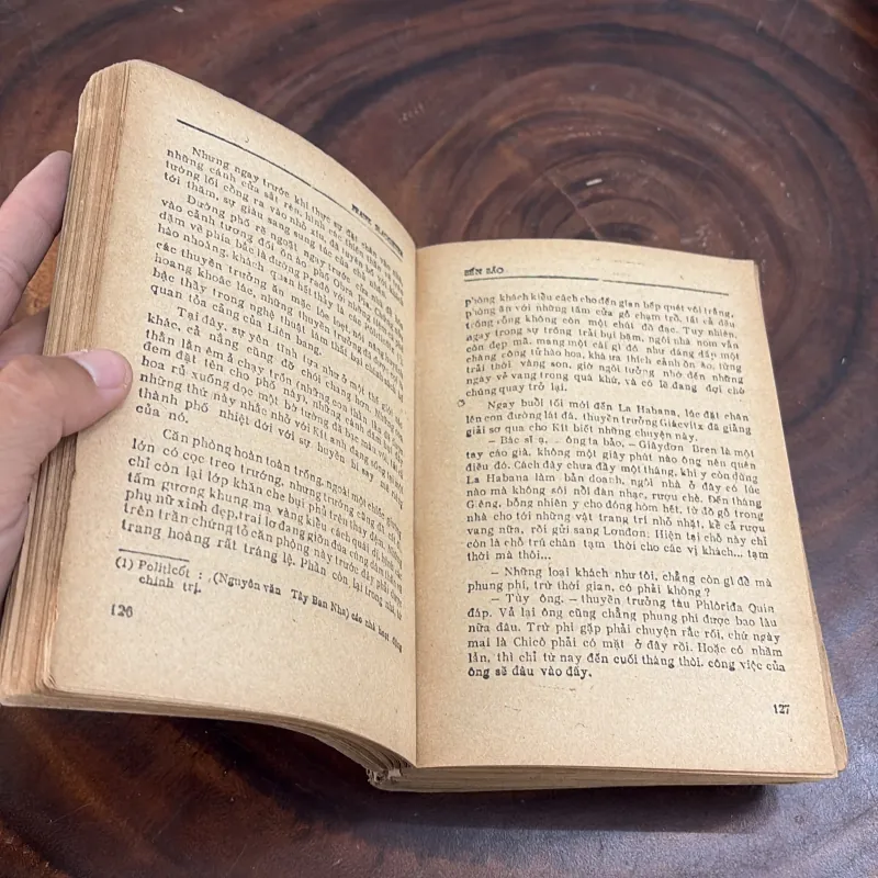 II Văn Học: Bến Bão - FRANK SLAUGHTER - Lâm Đới Châu (Dịch) - 1988 1008958