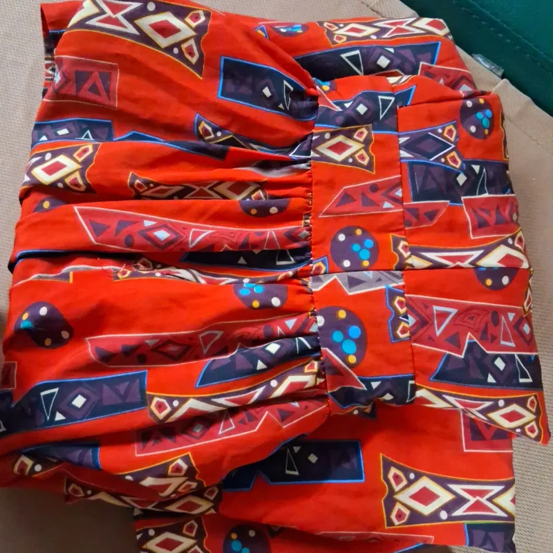 Đầm đỏ dạo phố 777638